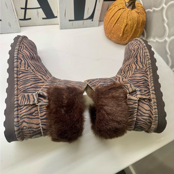 Bearpaw Women’s Size 8 Animal Print Winter Boots - Picture 6 of 8